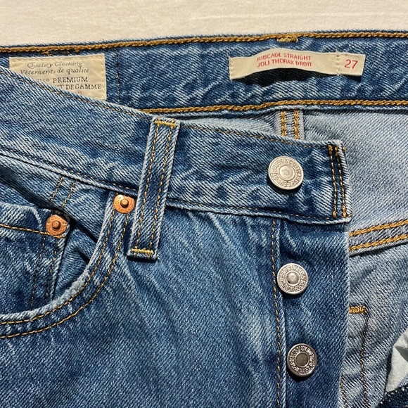 Levi’s Ribcage Straight Jeans (Aritzia) - Picture 4 of 6